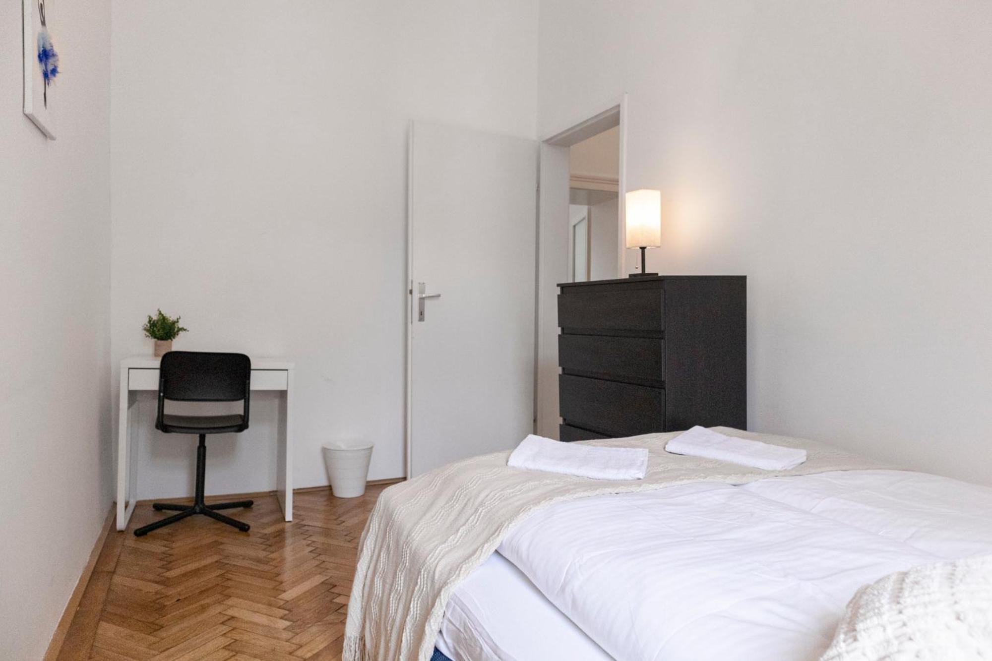 Apartment Prime Location & Peaceful Shared 2 Bedroom With Backyard Wien