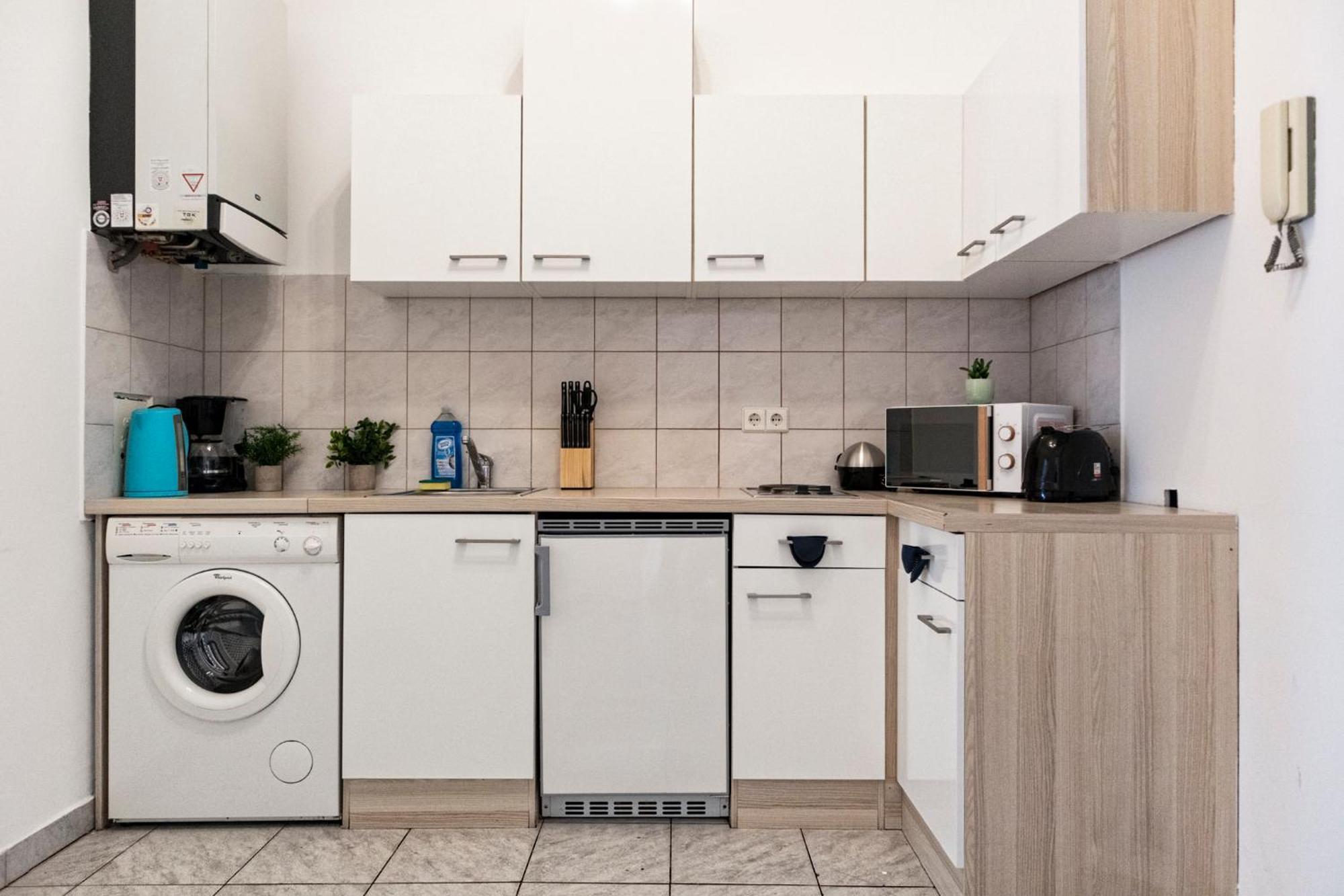 Apartment Prime Location & Peaceful Shared 2 Bedroom With Backyard Wien
